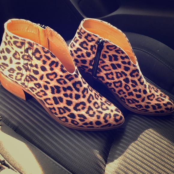 Qupid Shoes - Leopard print booties 🖤